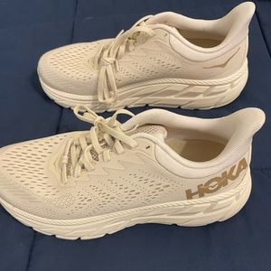 Hoka Clifton 7 almond milk size 8